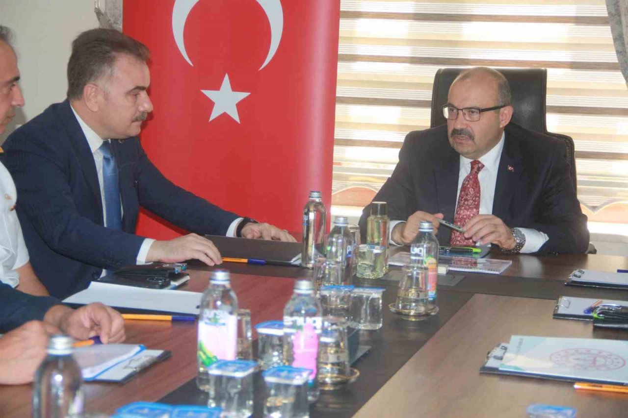 Vali İsmail Ustaoğlu’ndan ilk ilçe ziyareti Edremit’e