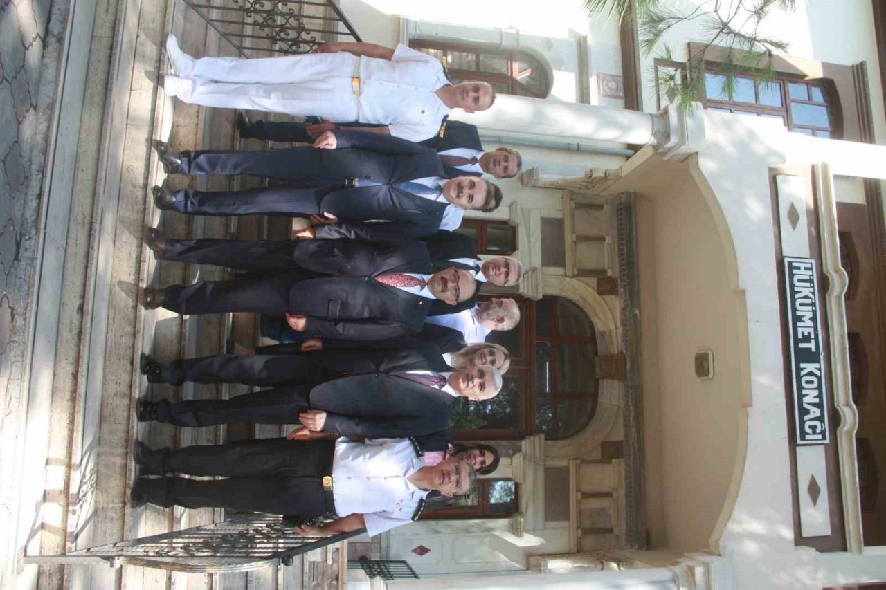 Vali İsmail Ustaoğlu’ndan ilk ilçe ziyareti Edremit’e