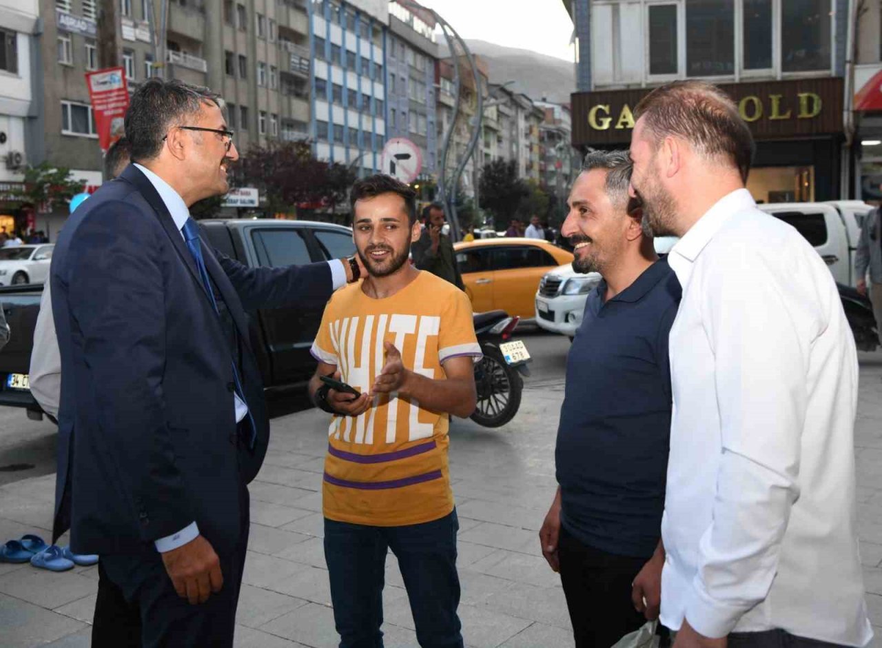 Vali Çelik, vatandaşları ziyaret ederek sorunlarını çözmeye çalışıyor