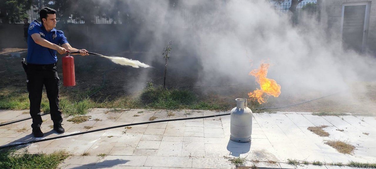 Baklan’da emniyet personeline yangın söndürme eğitimi verildi