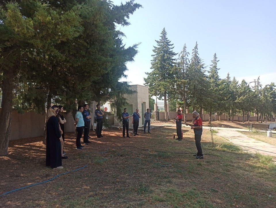 Baklan’da emniyet personeline yangın söndürme eğitimi verildi