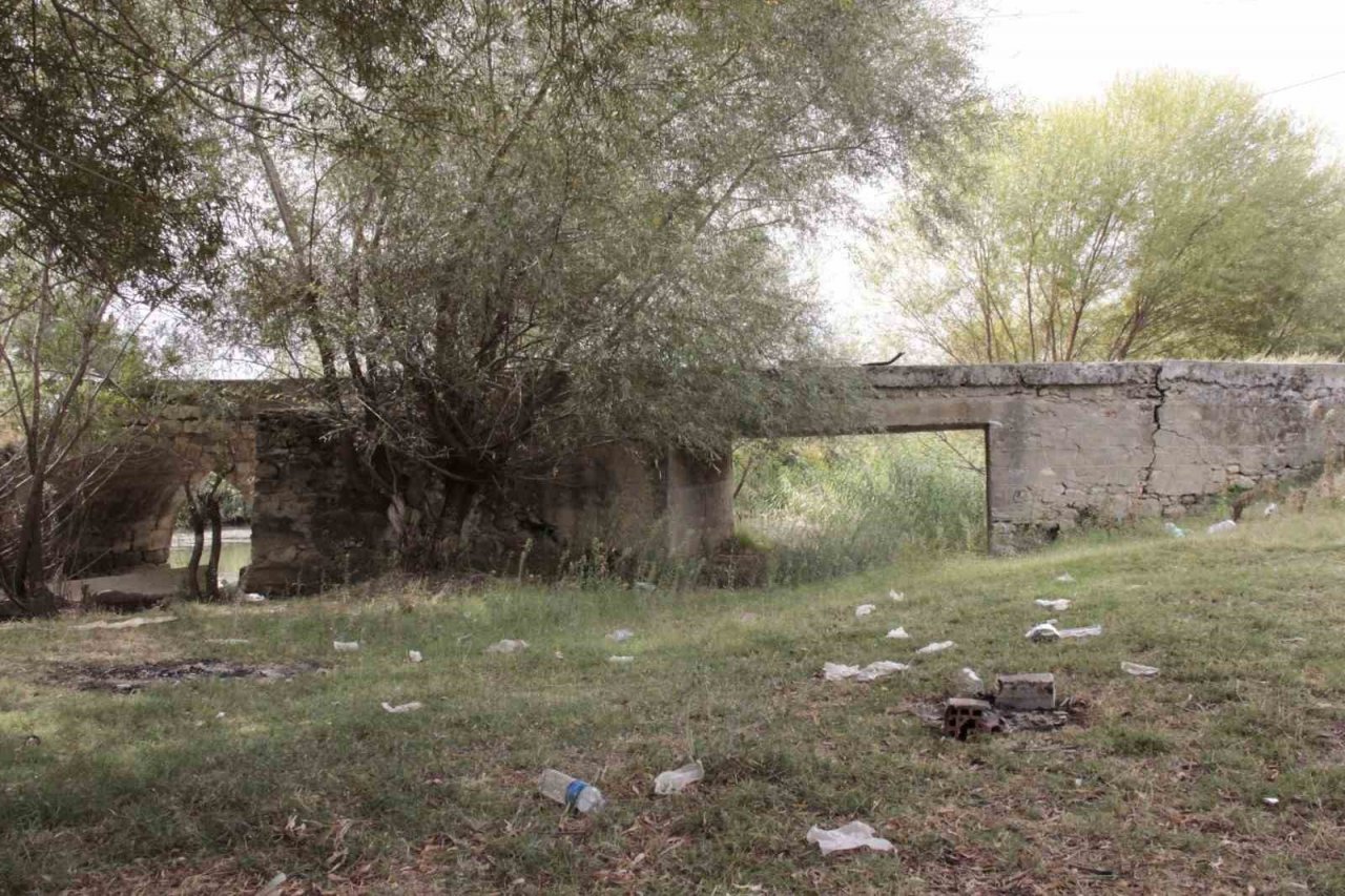 Kanuni’yi Rodos seferine götüren tarihi köprü yok oluyor