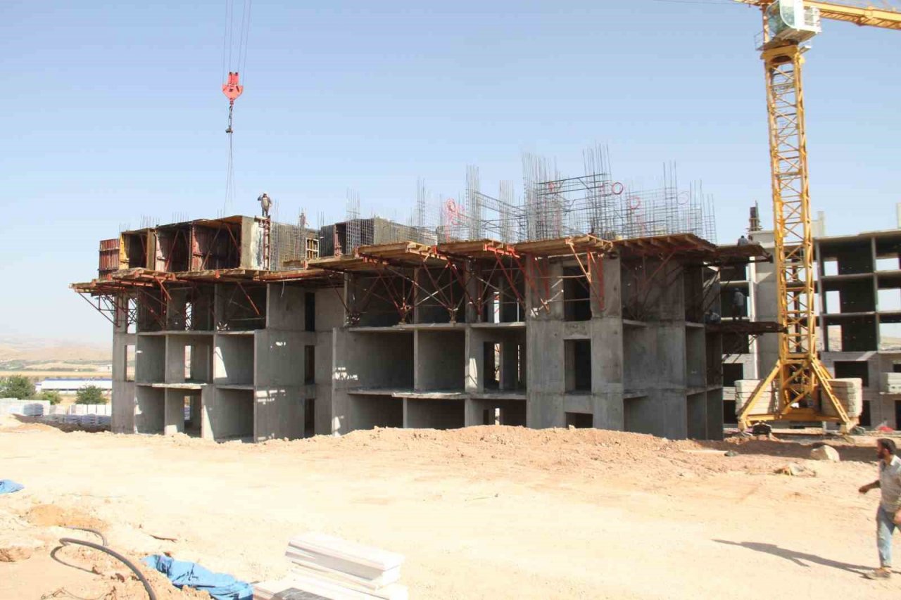 Elazığ’da kalıcı konutların 13’üncü bloğu tamamlandı