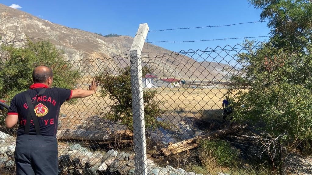 Anız yangını büyümeden söndürüldü