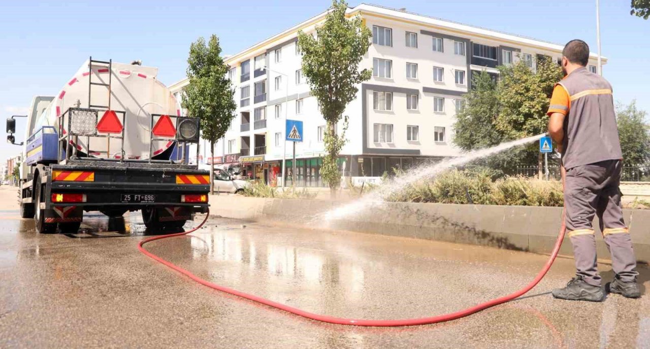 Erzurum’da temizlik timleri işbaşında