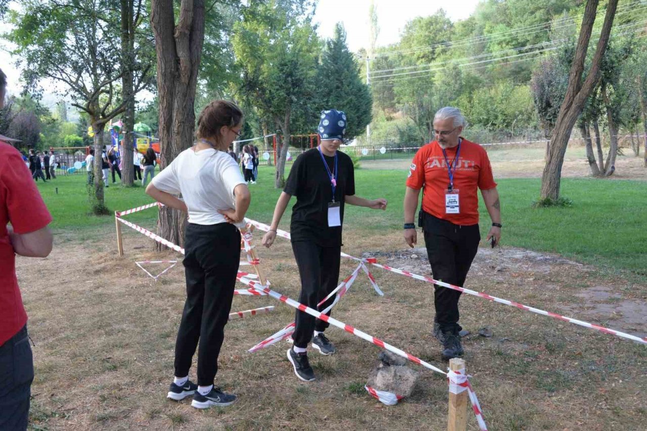 Gençler “Doğa Kampı”nda eğlenirken öğreniyor