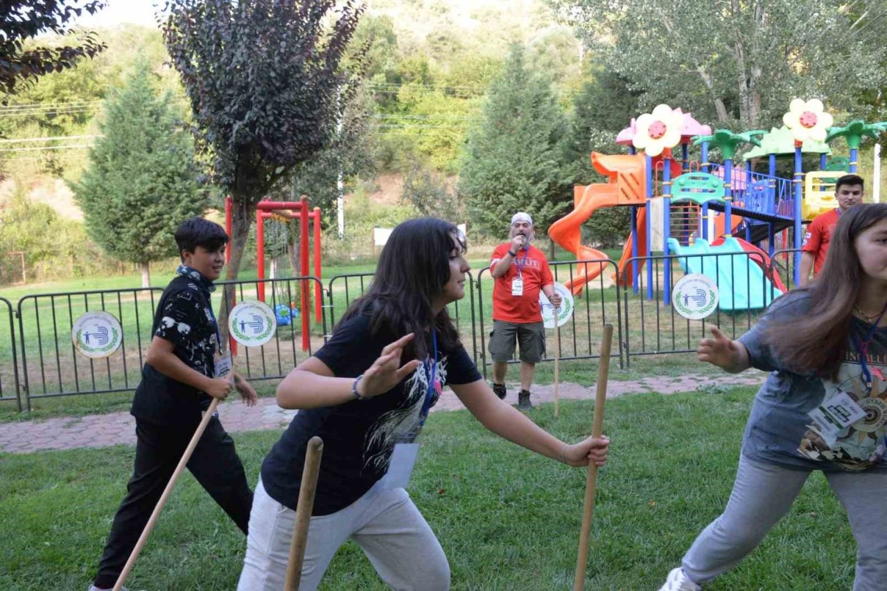 Gençler “Doğa Kampı”nda eğlenirken öğreniyor