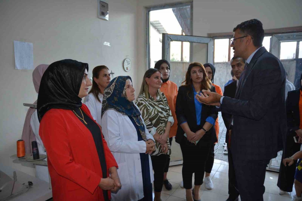 Vali Çelik: "Her eser Hakkari’den bir parça barındırıyor"