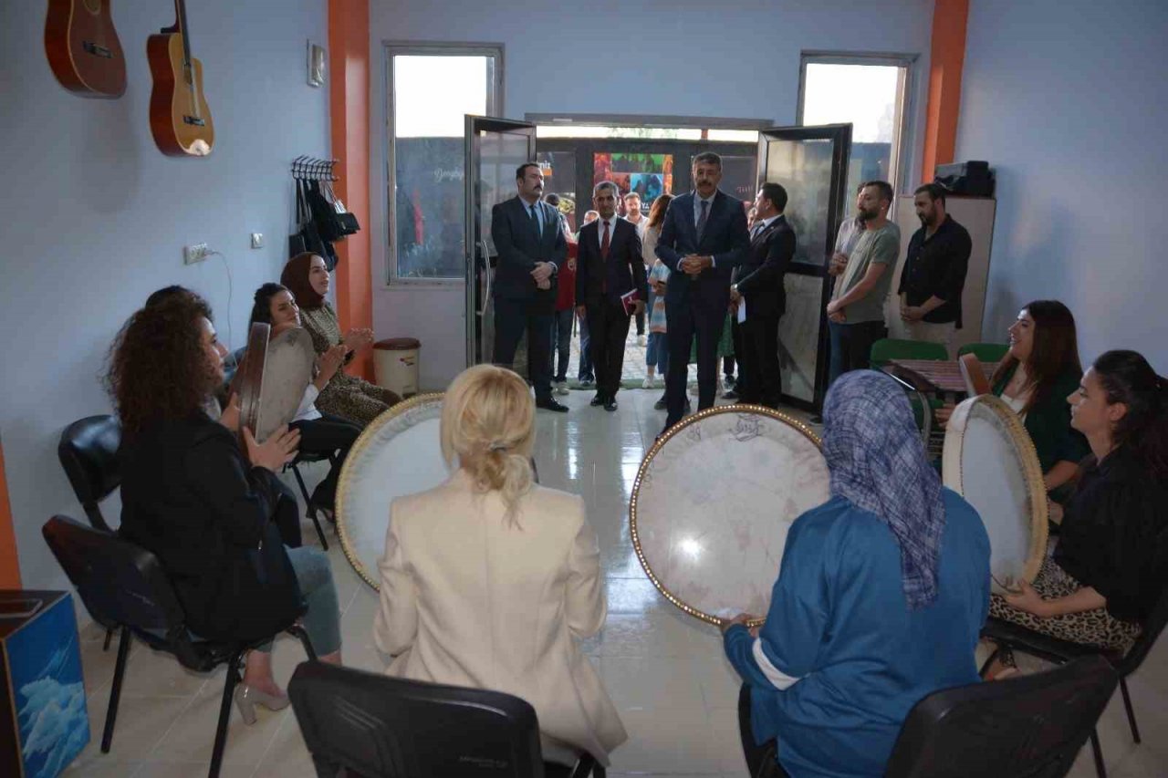 Vali Çelik: "Her eser Hakkari’den bir parça barındırıyor"