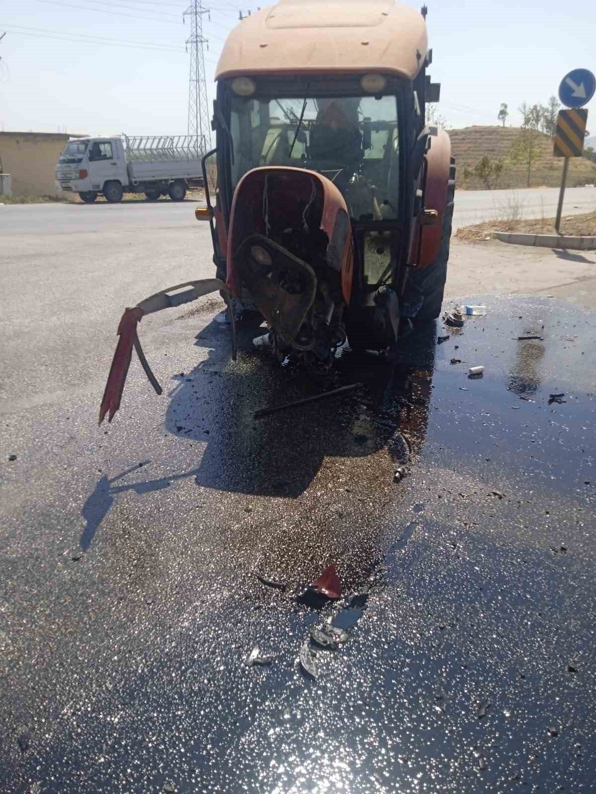 Hatay’da traktör ile otomobil çarpıştı: 2 yaralı