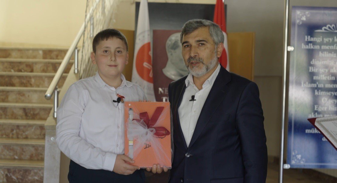 Hıfzını 9 ay gibi kısa sürede tamamlayan hafız göz doldurdu