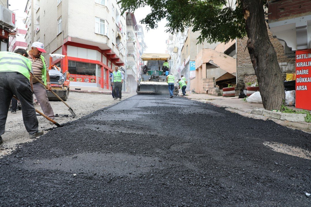İlkadım’da selin deforme ettiği yollar onarılıyor