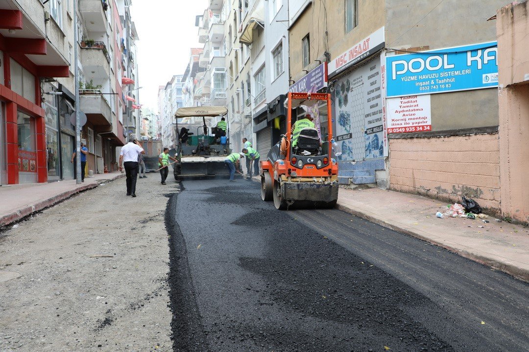 İlkadım’da selin deforme ettiği yollar onarılıyor