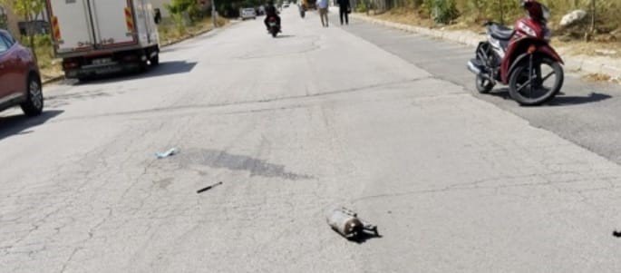 Ticari taksinin çarptığı motosiklet sürücüsü ağır yaralandı