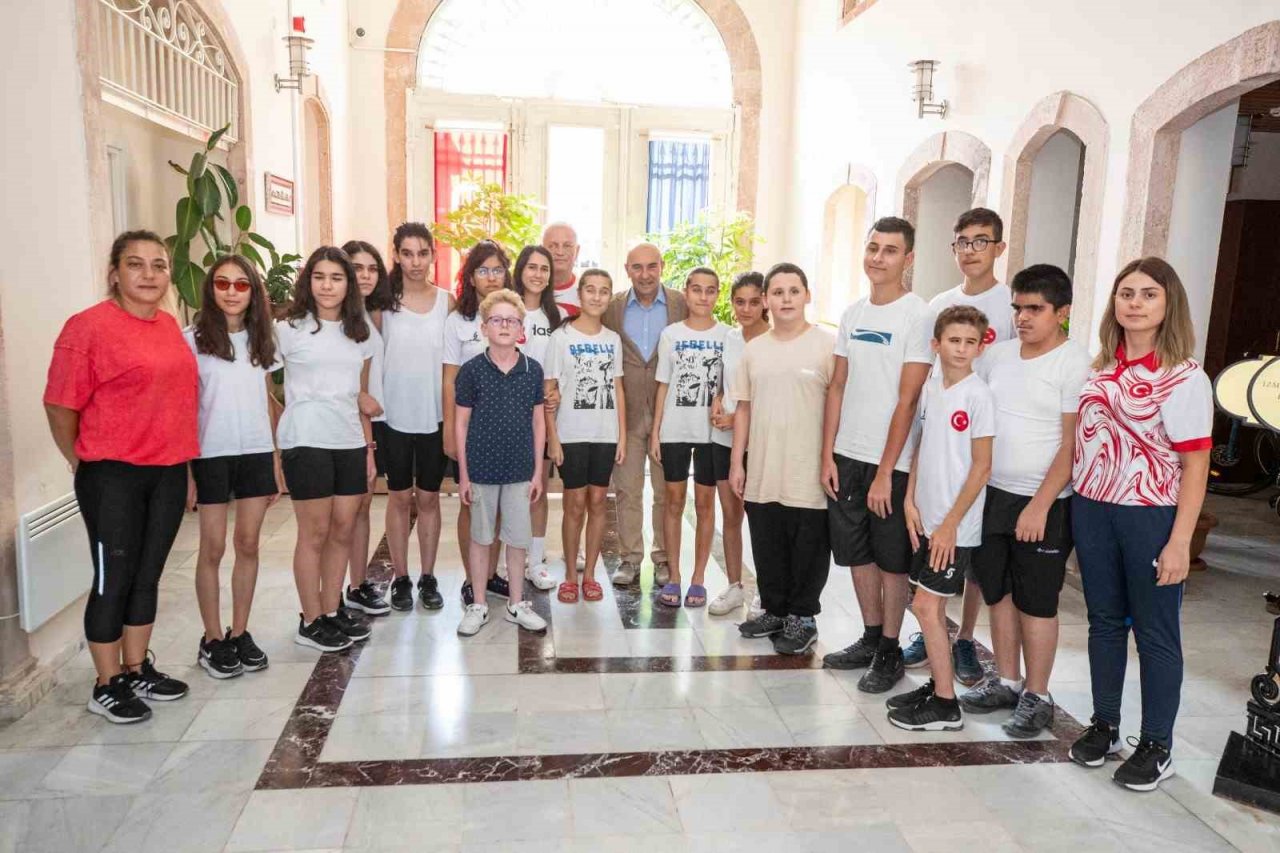 Başkan Soyer, görme engelli milli takım sporcularını ağırladı