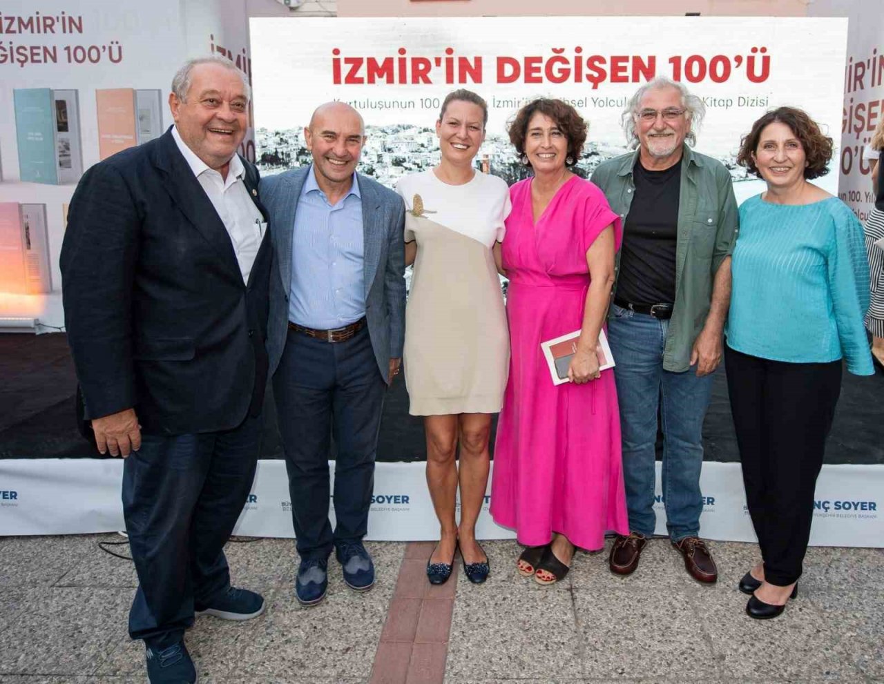 İzmir’in 100 yıllık külliyatı kitaplaştırıldı