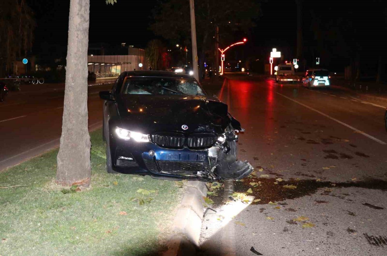 İzmir’de otomobille çarpışan motokurye hayatını kaybetti