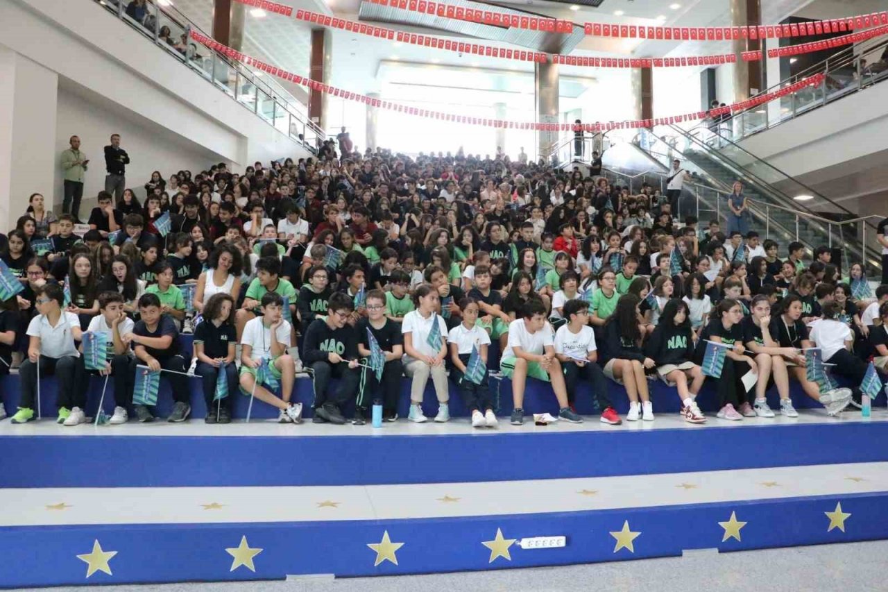 Nesibe Aydın Gençlik ve Spor Kulübü oyuncuları, öğrenciler ile buluştu