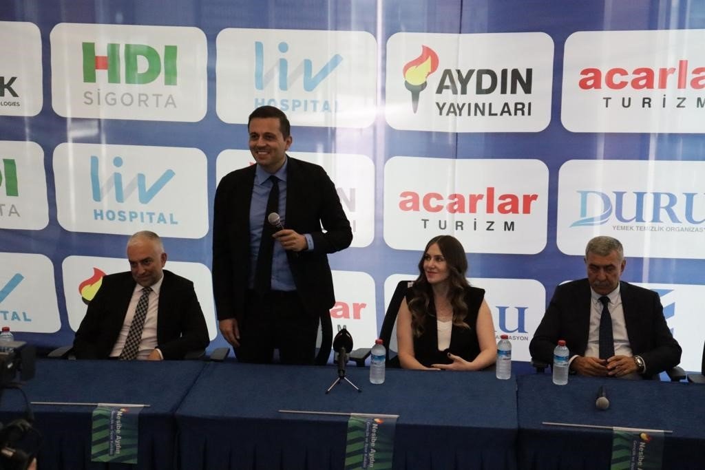 Nesibe Aydın Gençlik ve Spor Kulübü oyuncuları, öğrenciler ile buluştu