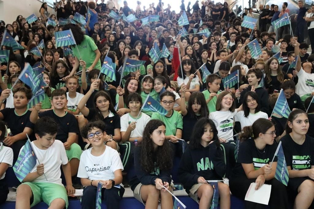 Nesibe Aydın Gençlik ve Spor Kulübü oyuncuları, öğrenciler ile buluştu