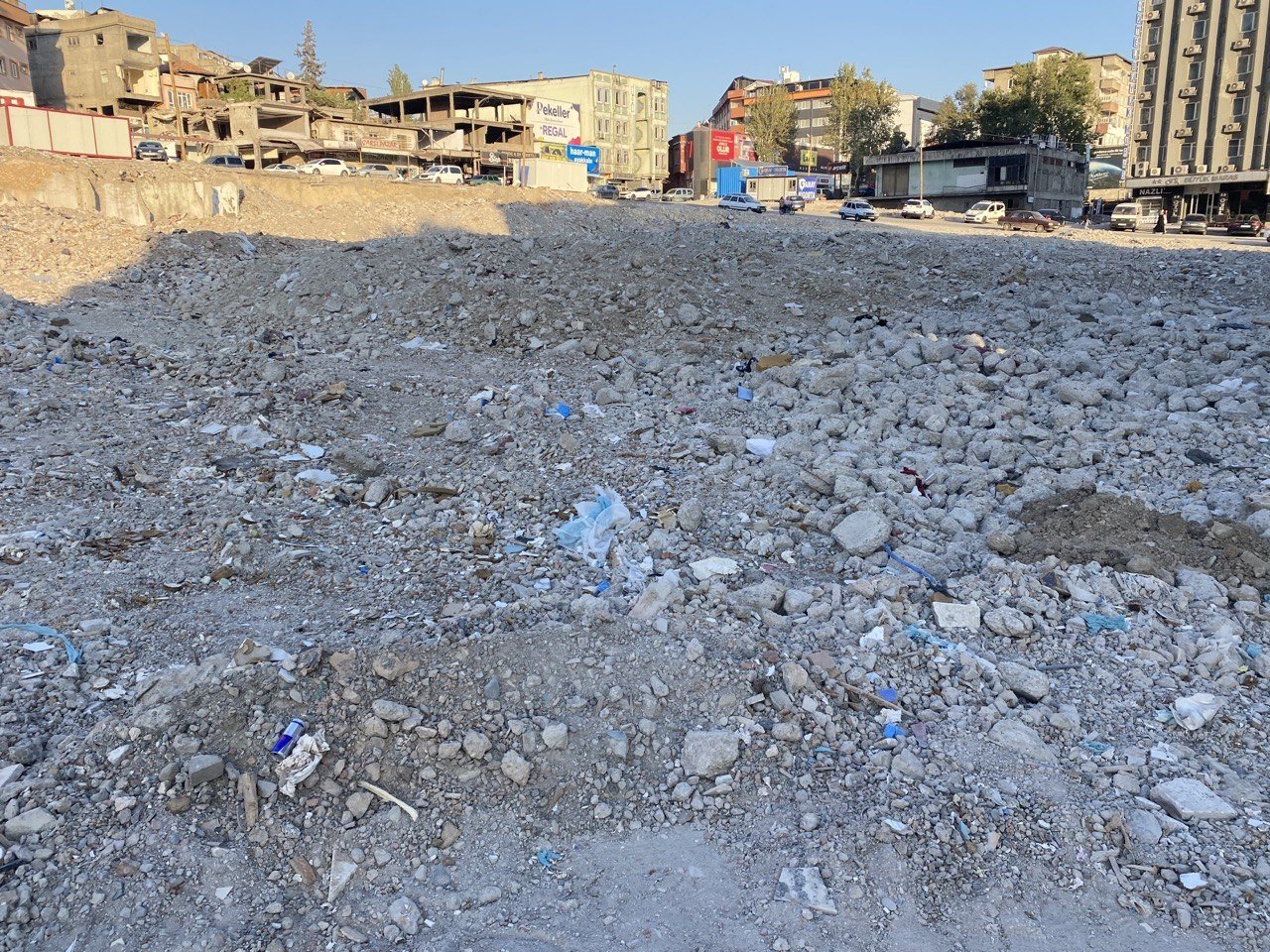 Kahramanmaraş’ta 85 iş yerinin bulunduğu handan geriye boş bir arazi kaldı