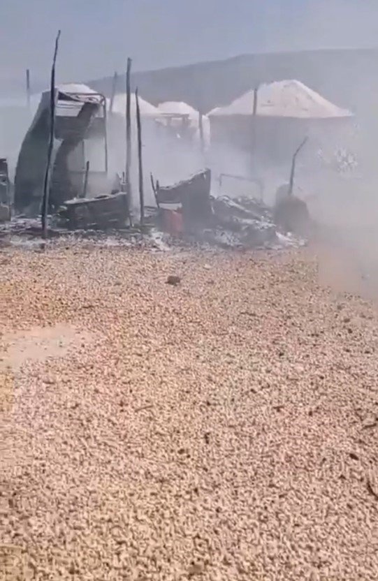 Oba çadırında yangın ve patlama meydana geldi: 12 çadır kül oldu