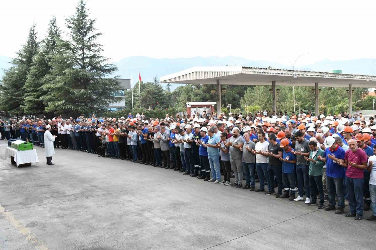 KARDEMİR’de 30 metre yükseklikten düşerek ölen işçi toprağa verildi