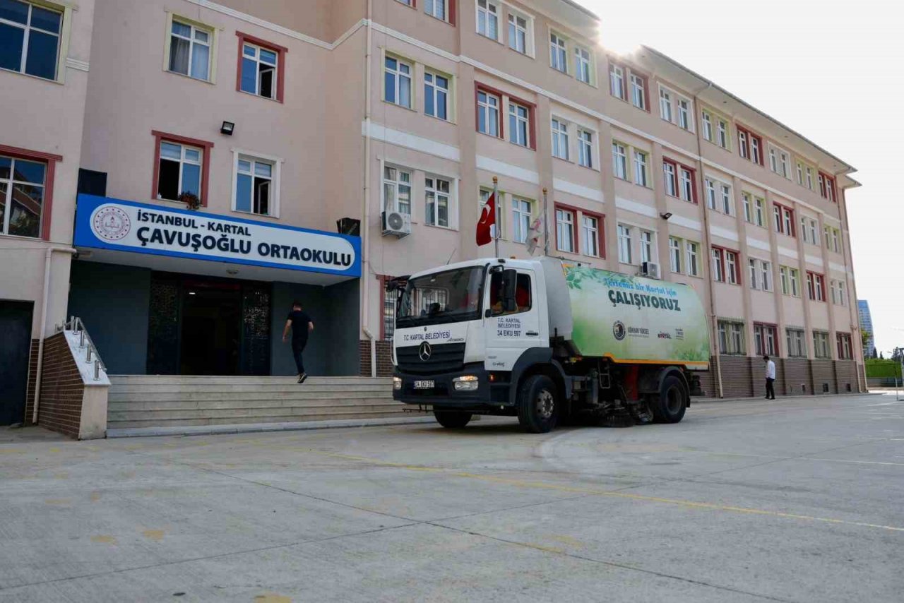 Kartal Belediyesi’nden okullarda detaylı temizlik çalışması