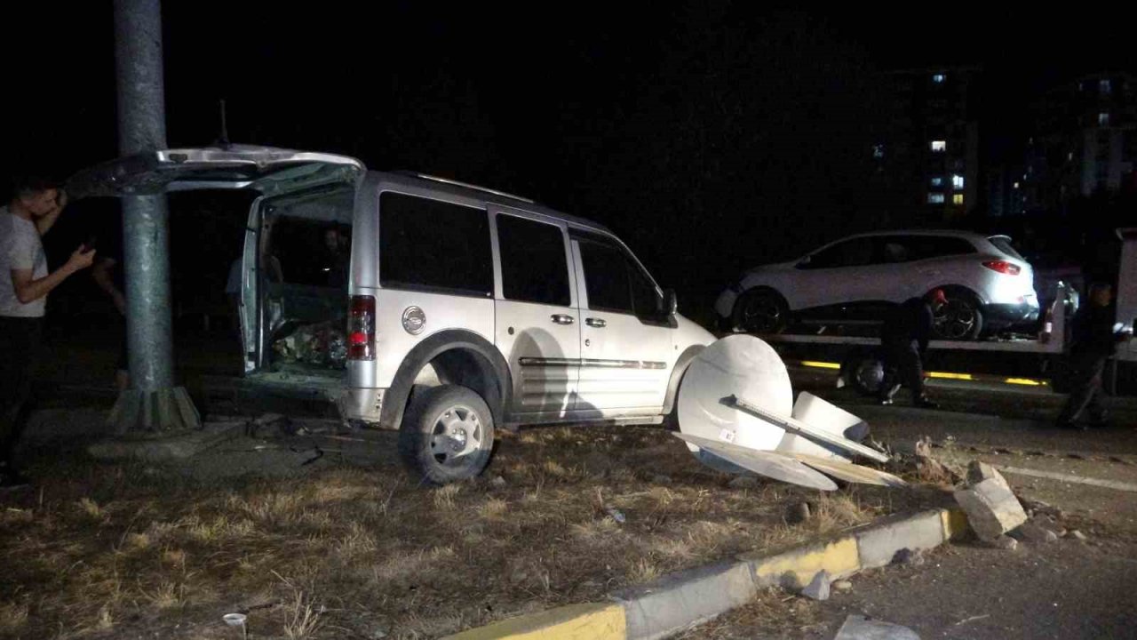 Kastamonu’da cip ile hafif ticari araç çarpıştı: 4 yaralı