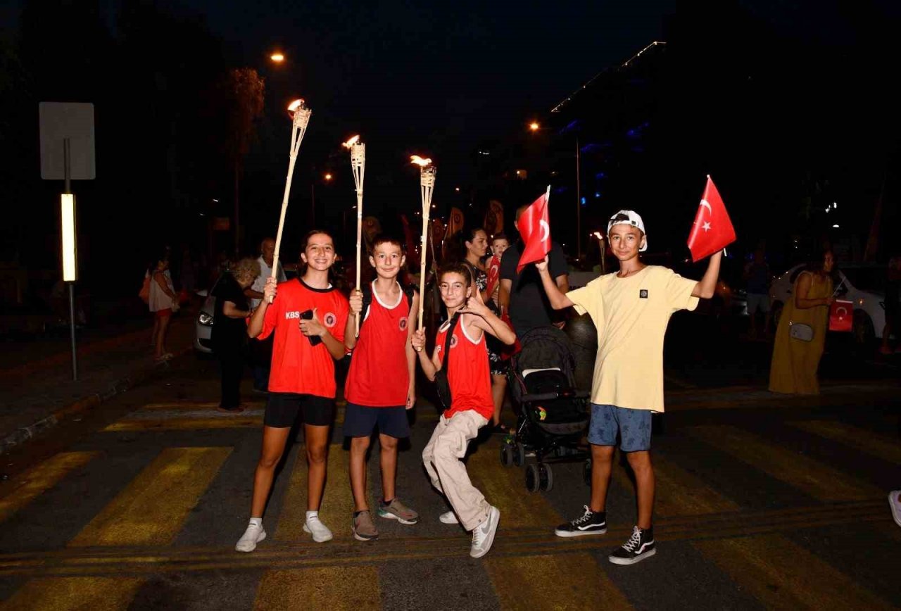 Kuşadası’nda kurtuluşun 101’inci yılına coşkulu kutlama