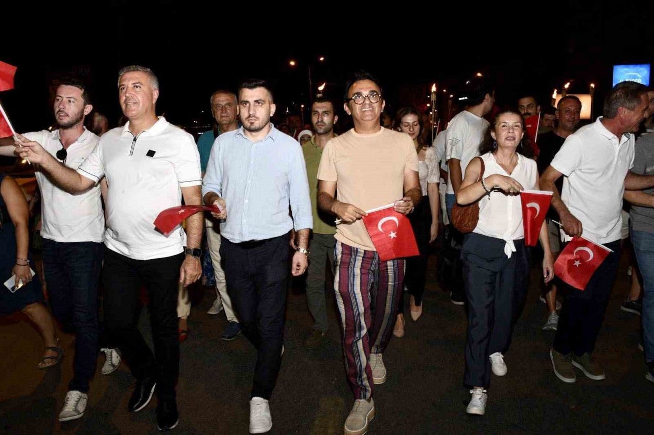 Kuşadası’nda kurtuluşun 101’inci yılına coşkulu kutlama