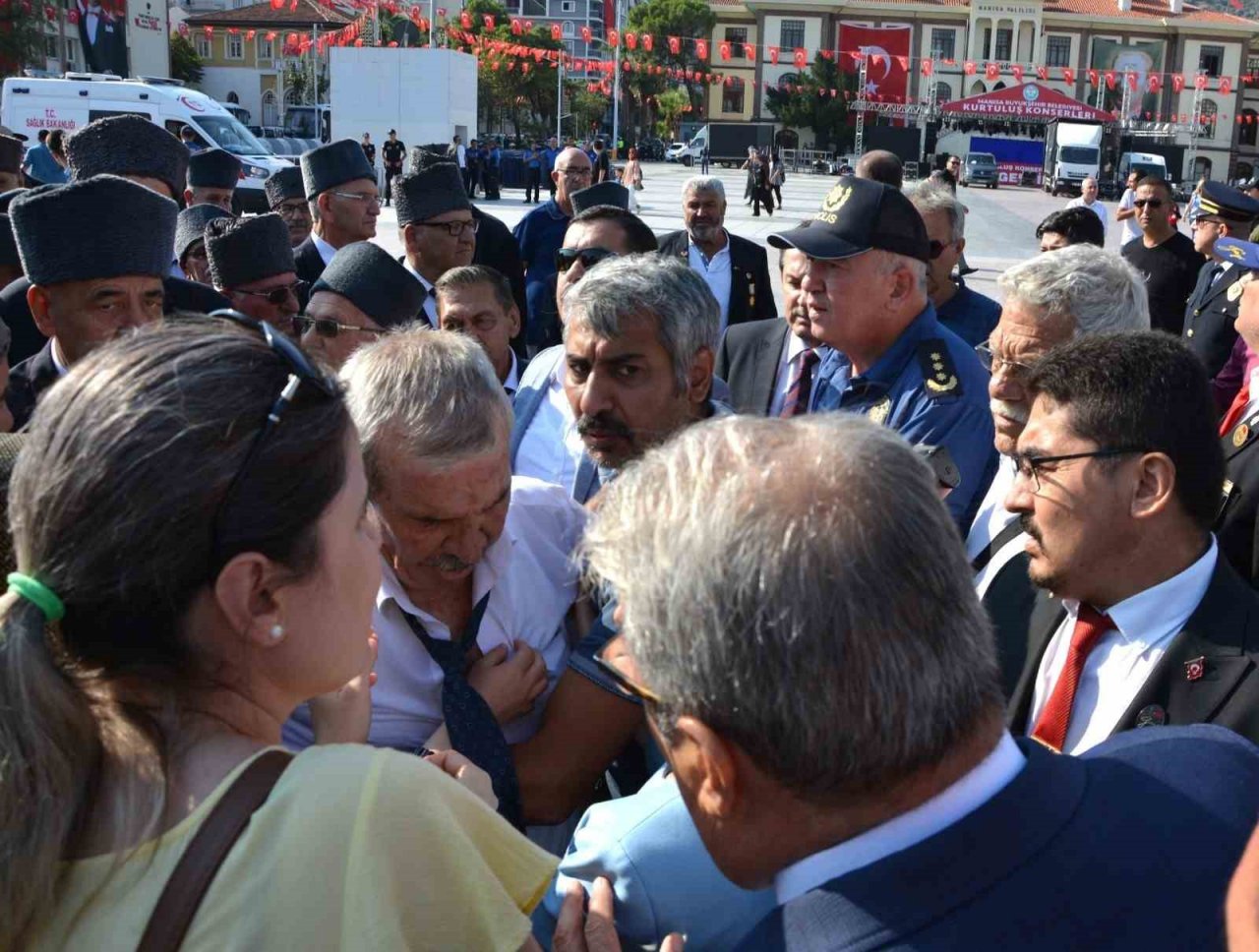 Manisa’da kurtuluş günü etkinlikleri duygulandırdı