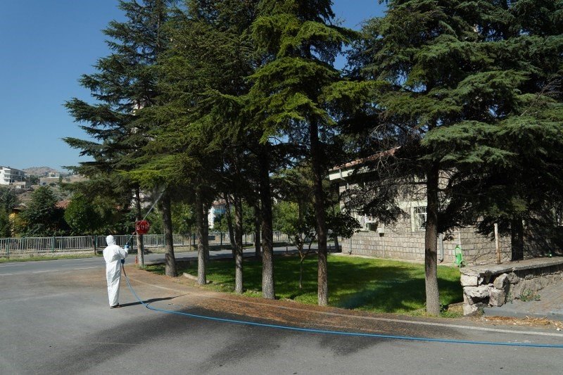 Melikgazi’de mahalleler pırıl pırıl olsun diye tüm ekip sahada çalışıyor