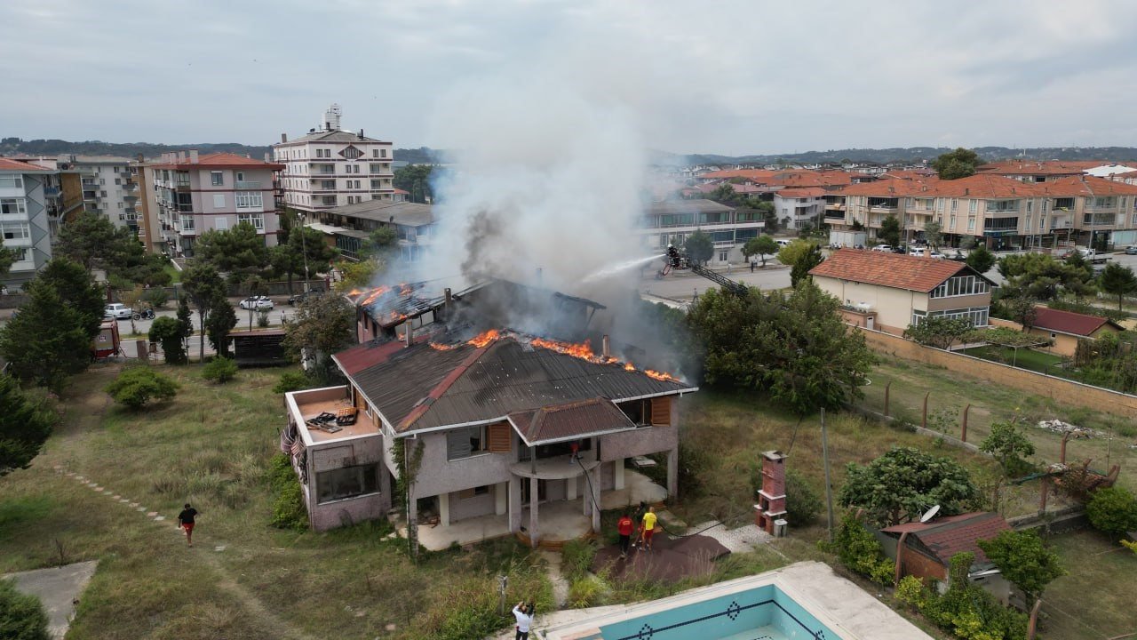 Villa alevlere teslim oldu
