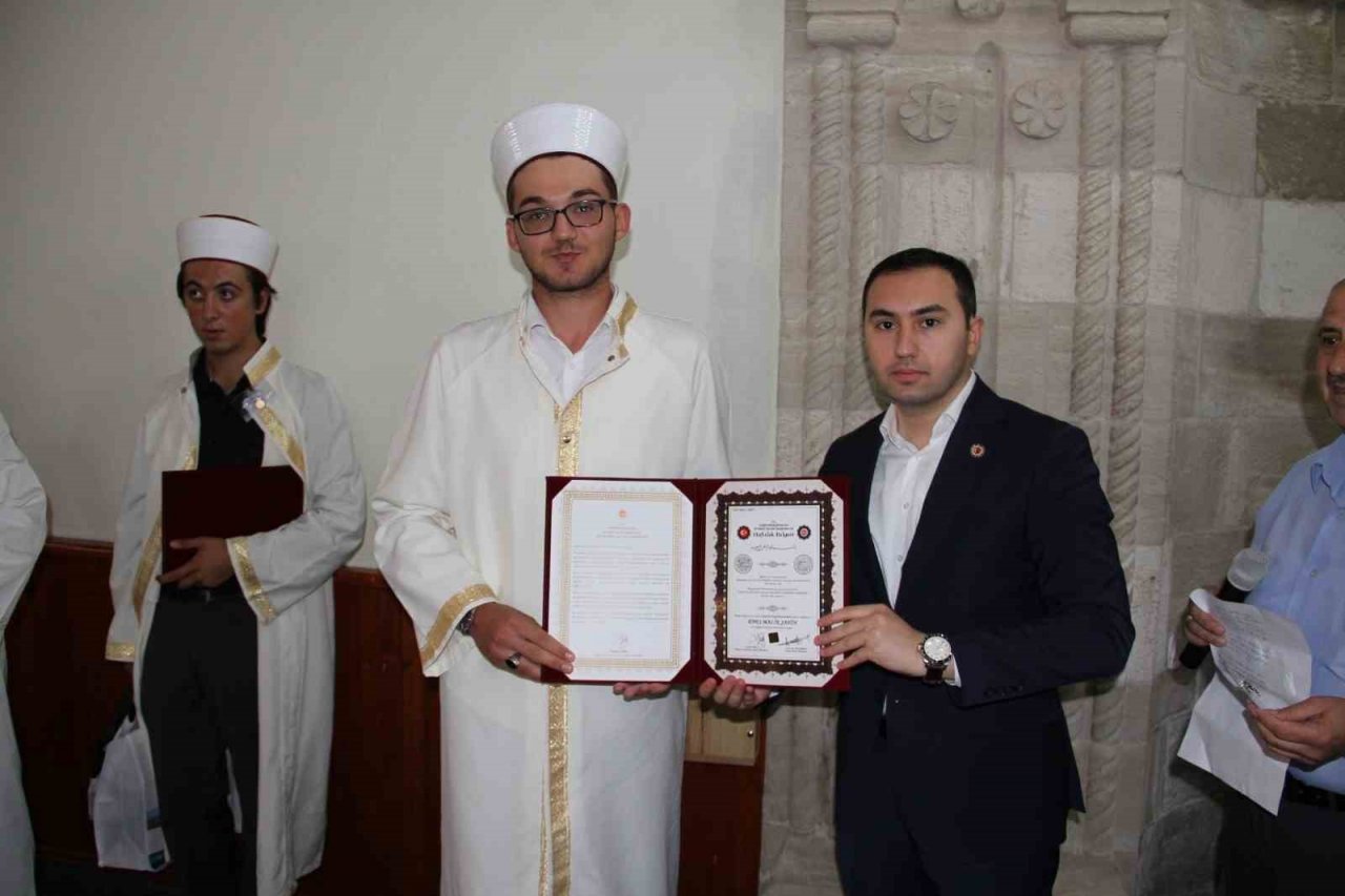 Suşehri’nde 10 hafız için icazet töreni düzenlendi