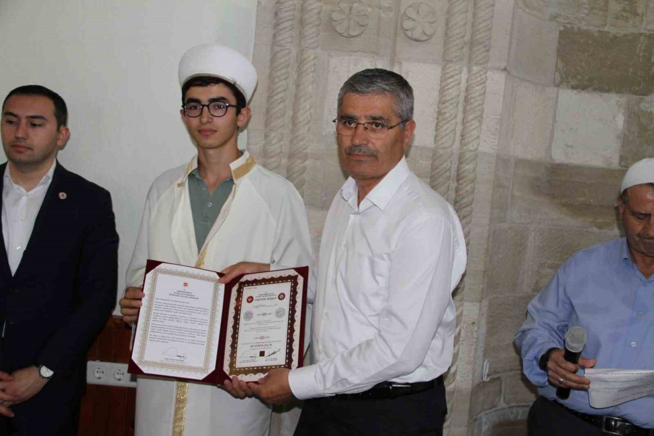 Suşehri’nde 10 hafız için icazet töreni düzenlendi