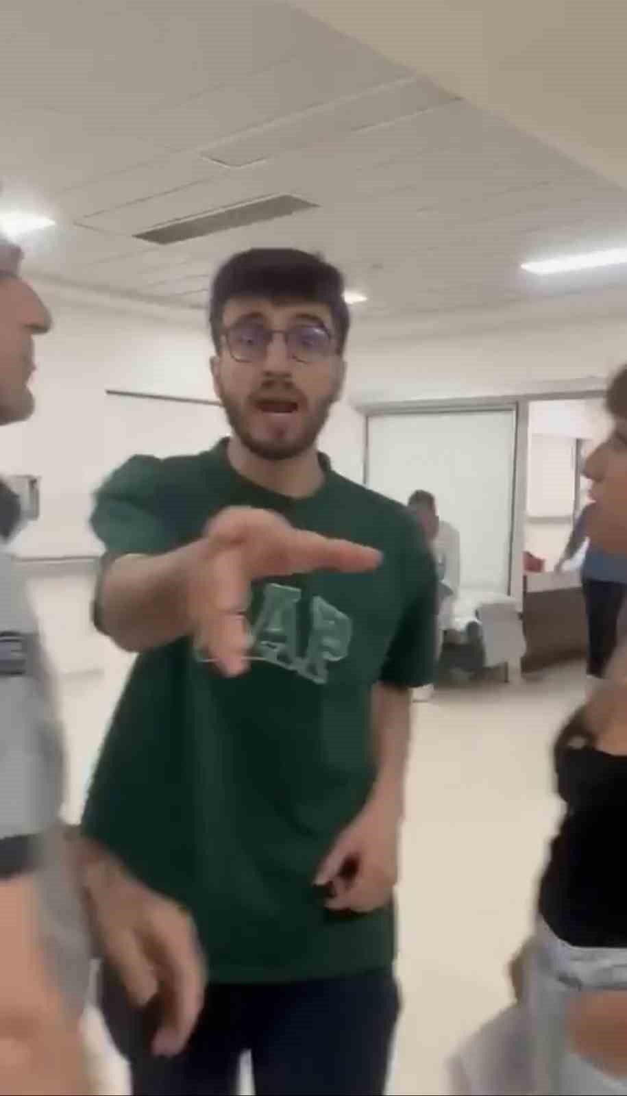 Taksim’de hastanede doktor dehşeti kamerada: Kadının gözüne yumruk attı