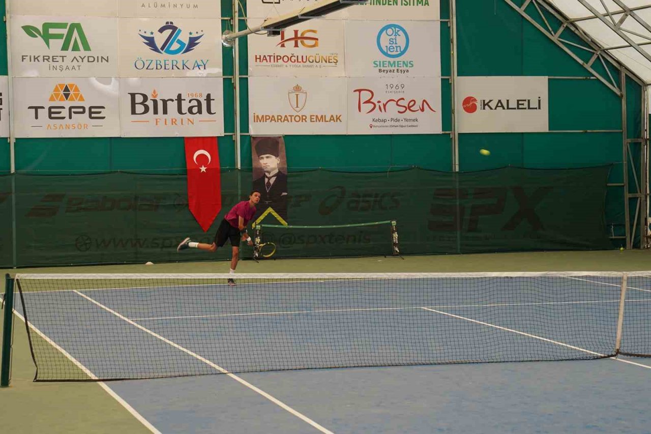 Tenis turnuvasında yarı final heyecanı