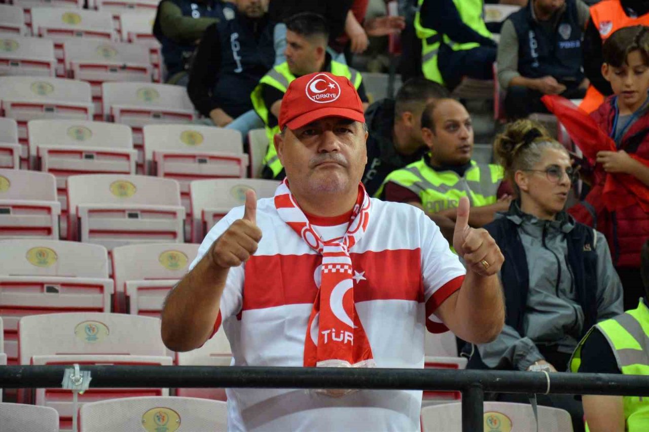 Eskişehirli futbolseverler, Türkiye-Ermenistan maçına hazır