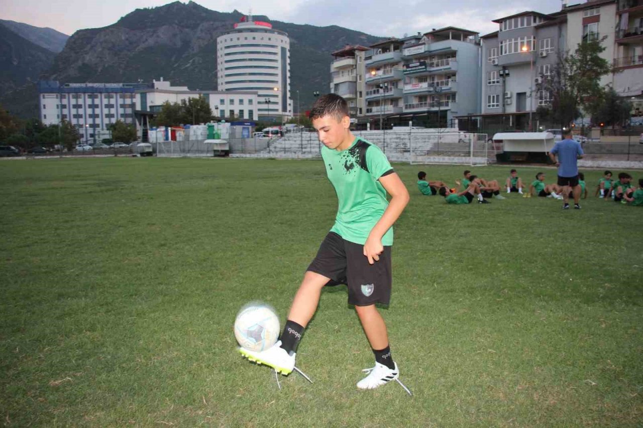 Denizlispor’un minik yıldızı aile büyüklerinin izinde ilerliyor