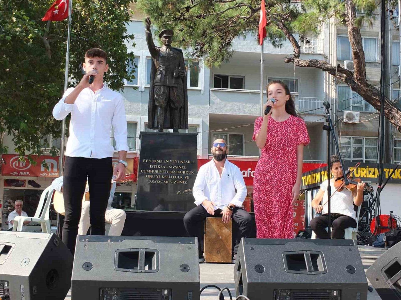 Burhaniye’de Kurtuluş Günü kutlandı