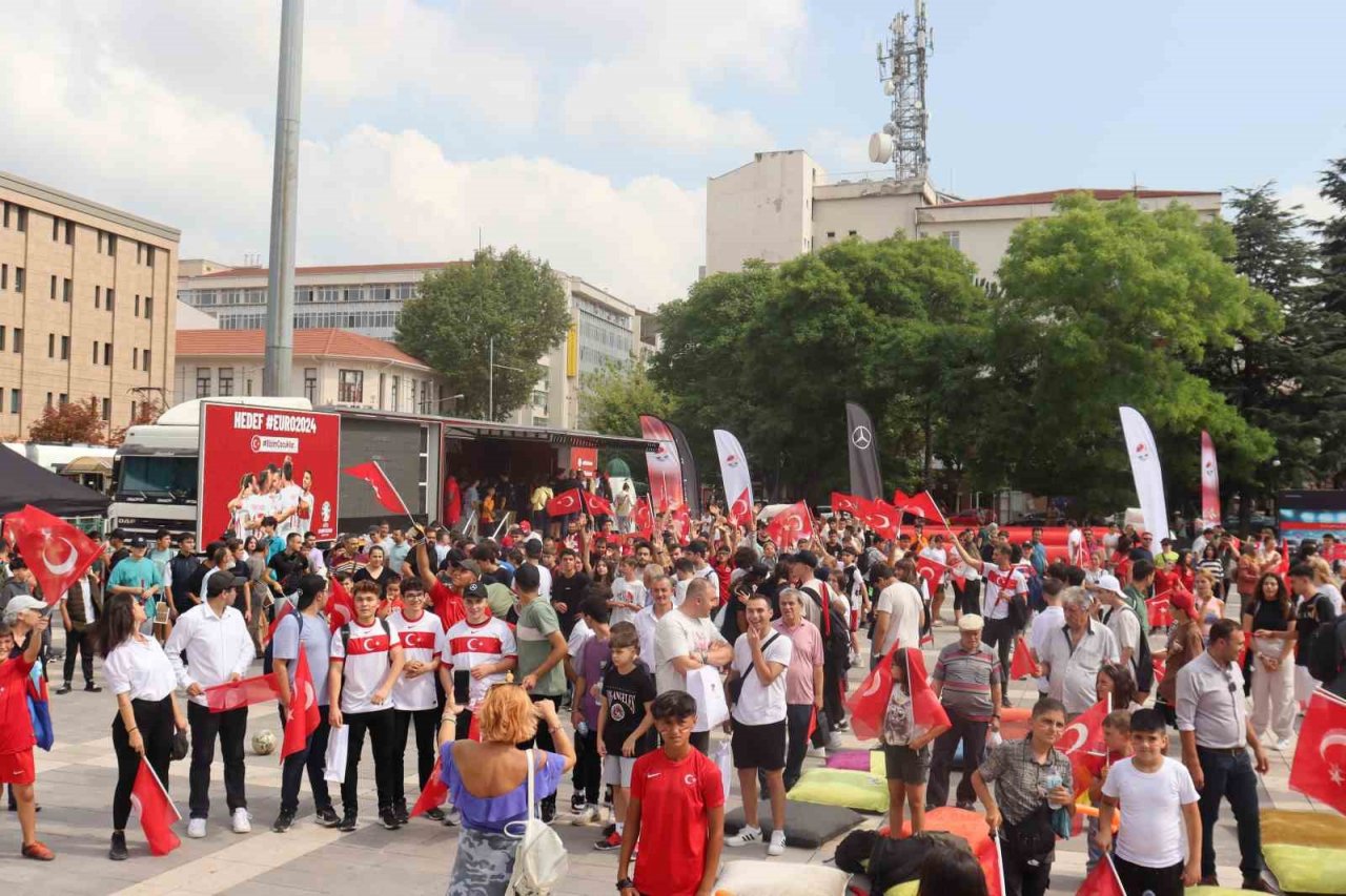 TFF Başkanı Büyükekşi’den maç öncesi forma çağrısı