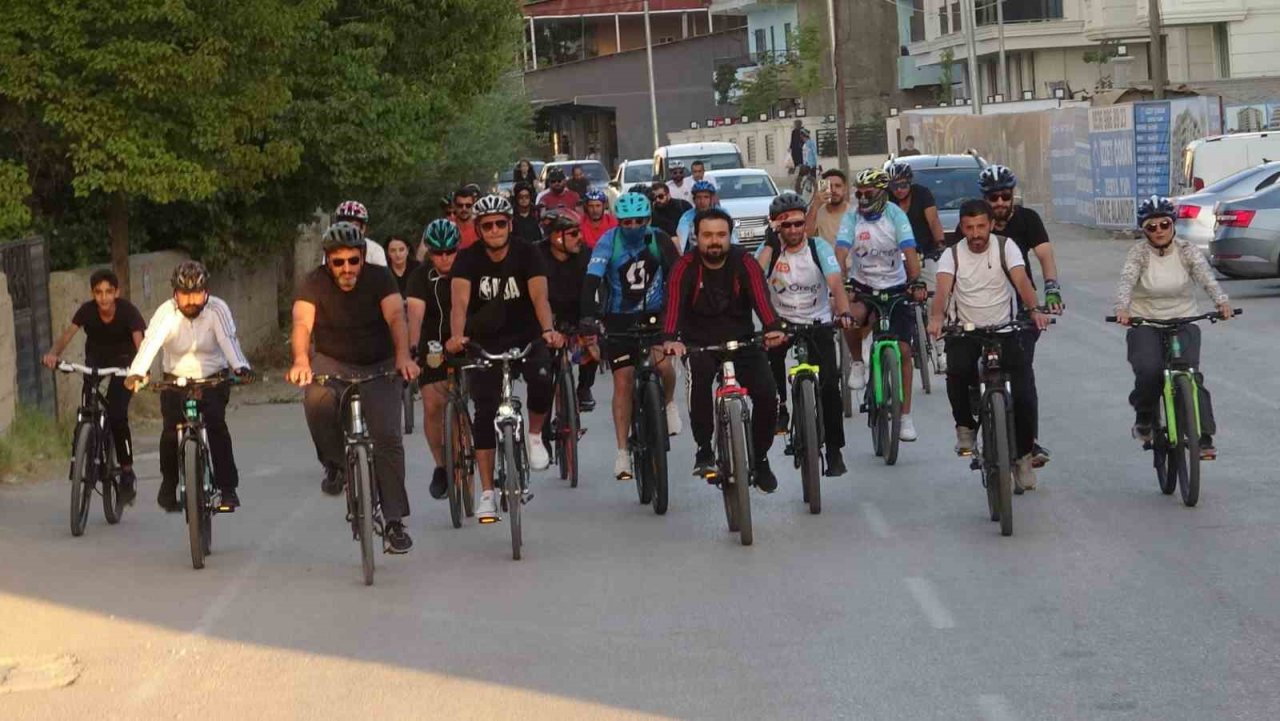Van’da bisikletliler sağlıklı yaşam için pedal çevirdi
