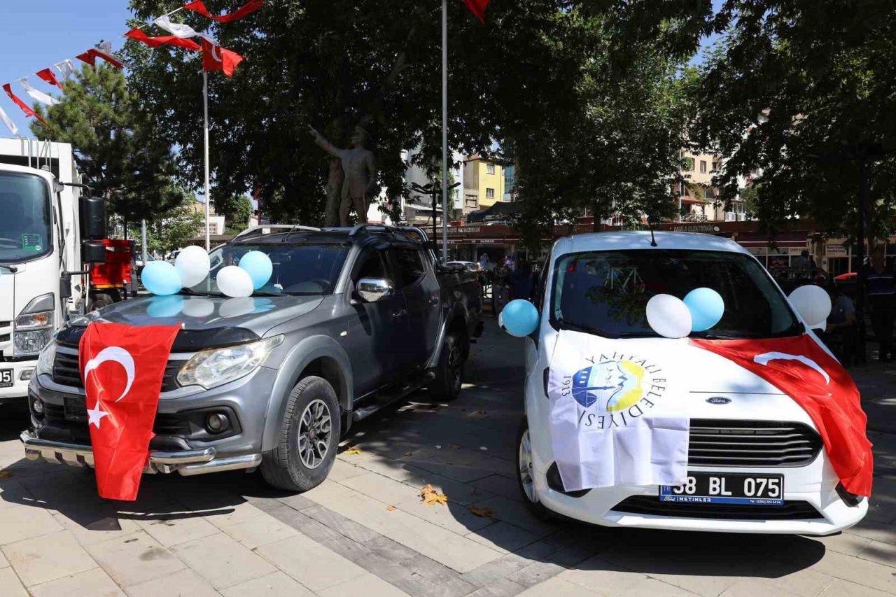 Yahyalı Belediyesi yeni araçlarını tanıttı
