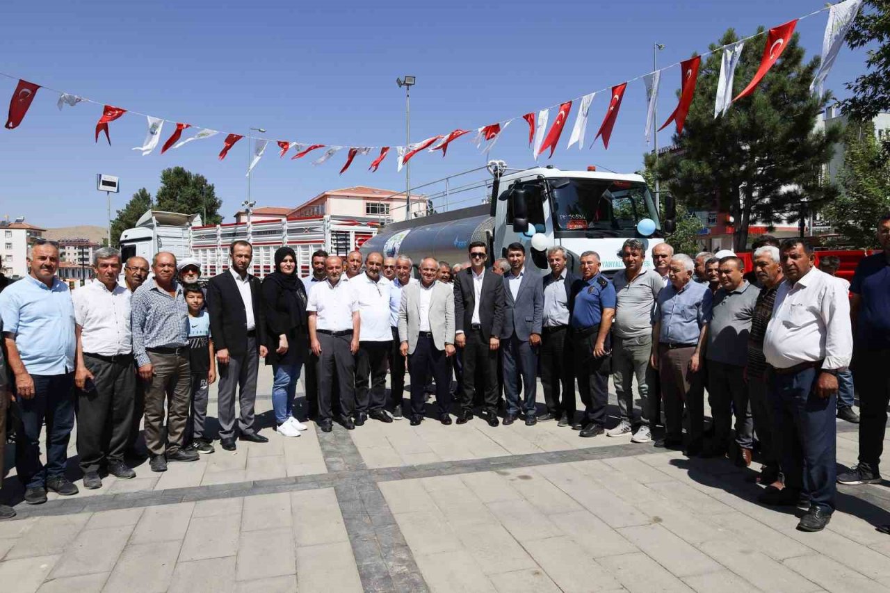 Yahyalı Belediyesi yeni araçlarını tanıttı