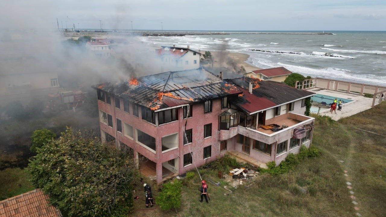 Villa alevlere teslim oldu