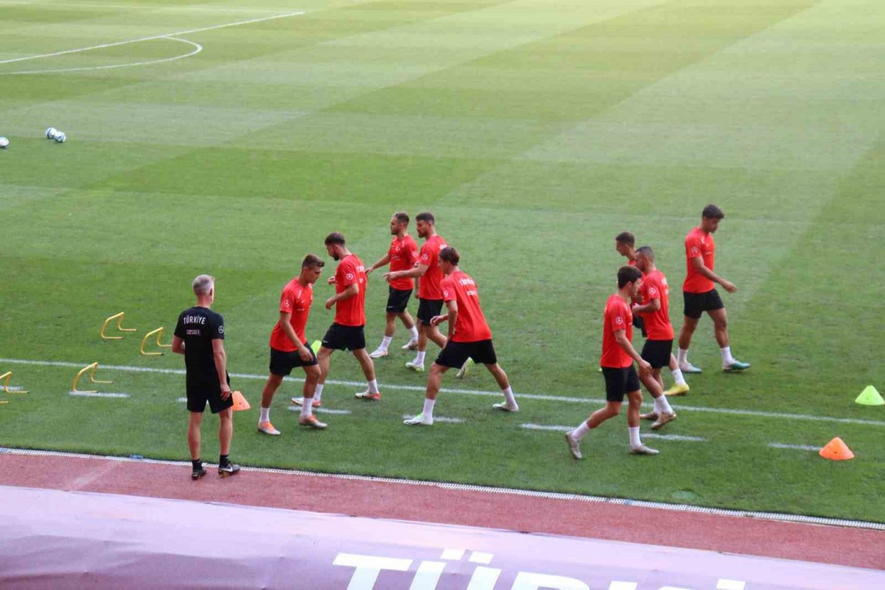A Milli Futbol Takımı, Japonya maçı hazırlıklarına başladı