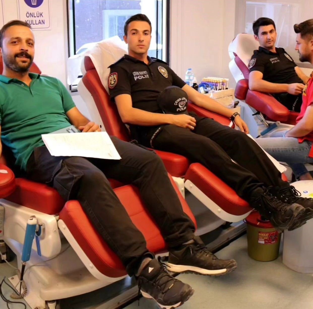 Ağrı İl Emniyet Müdürlüğü’nden Kızılay’a kan bağışı