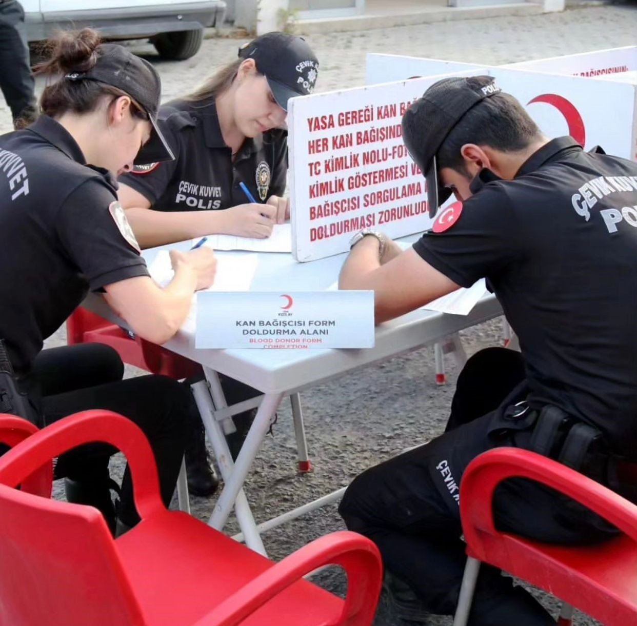 Ağrı İl Emniyet Müdürlüğü’nden Kızılay’a kan bağışı
