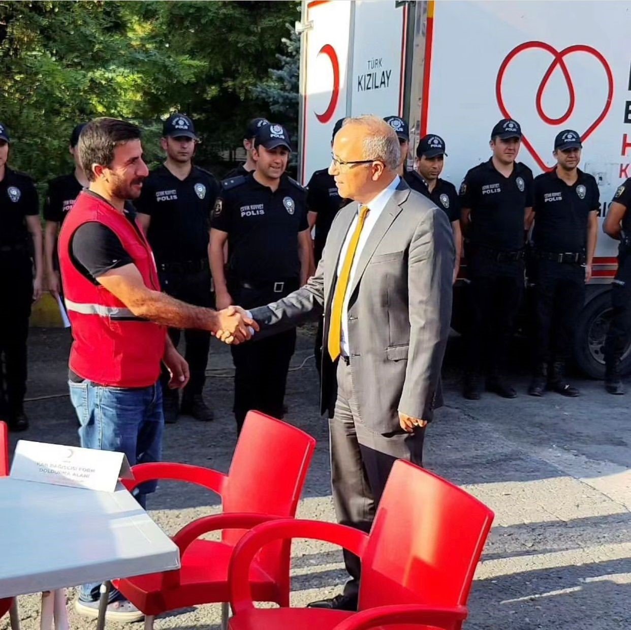 Ağrı İl Emniyet Müdürlüğü’nden Kızılay’a kan bağışı